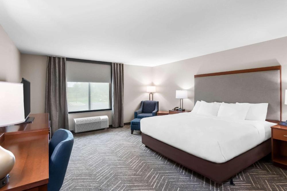 King Room - Accessible/Non-Smoking interior
